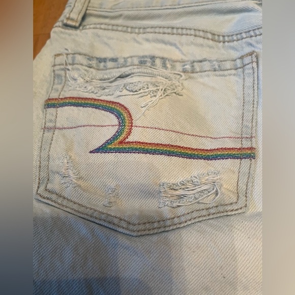 American Eagle distressed shorts, size small - Picture 3 of 10